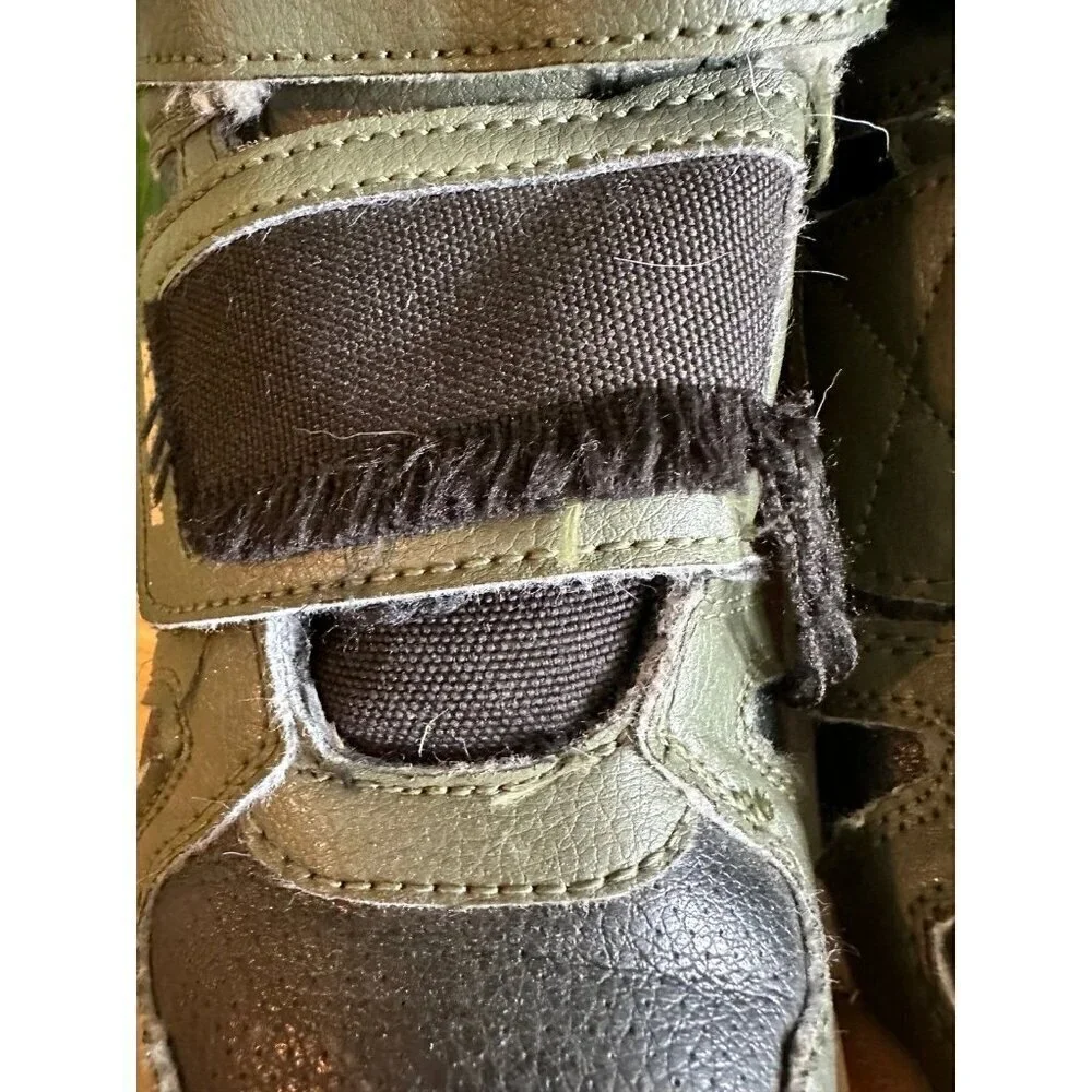 Kid’s size 2.5 fashion sneakers